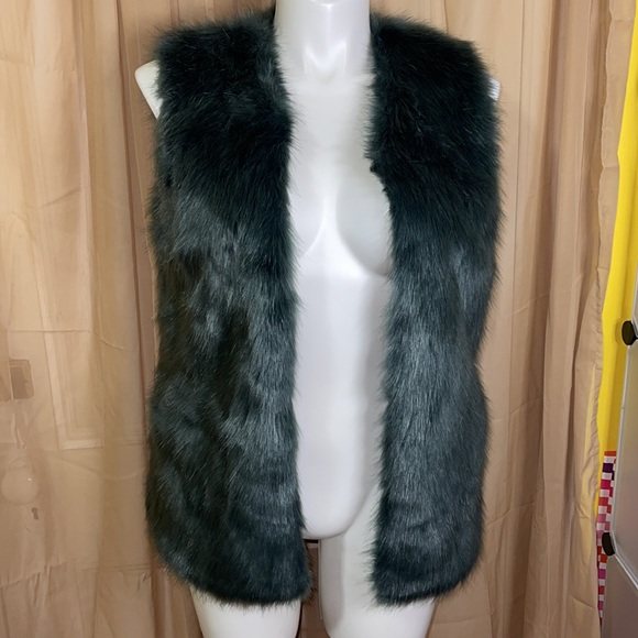 Vests - Picture 2 of 6